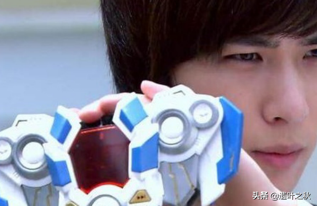 铠甲勇士：假如地球有怪兽进攻，给你这些召唤器，最好别选图5