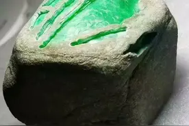 旅游胜地买玉石，几千“赌石”变百万，商家要求退石补钱怎么办图片