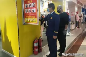 消防通道设置隔离桩 临猗一商场被责令整改图片