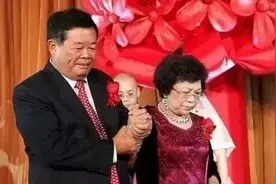 身价百亿的他出轨红颜知己，糟糠之妻一句话挽回图片