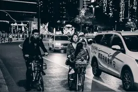 荒唐吗？在结婚的大喜日子，我却亲自开婚车把女友送到了别人家图片