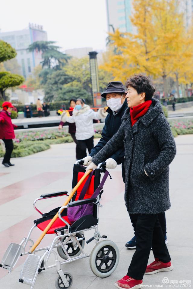 高手在民间，演出自娱自乐，洛阳周王城广场民间曲艺乐园