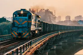 铁路高校适合低分生，这5大铁路类专业优先选择，毕业就上岗图片