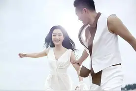 “凤凰传奇”上位史，玲花为什么没嫁给曾毅？图片