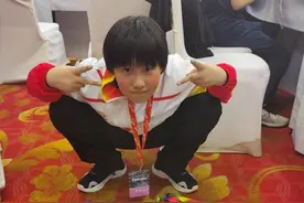 「让梦想飞」2.5秒能复原魔方？这个淄博小女孩现场挑战速度极限图片