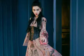 Angelababy美得不可方物！穿刺绣薄纱礼服，美艳动人图片