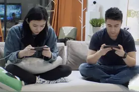 奚梦瑶打游戏太菜被老公骂！何猷君气得拍手又跺脚，女方委屈抗议图片