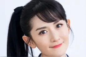 38岁谢娜怕是开挂了？穿高跟鞋站直双腿也无一丝缝隙，谁顶得住图片