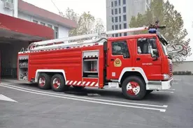 中国制造那么牛，为何要进口美德的消防车？我们造不出来吗？图片