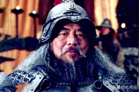 董卓巅峰时期有多强大，麾下3个统帅2大谋士，10员悍将图片