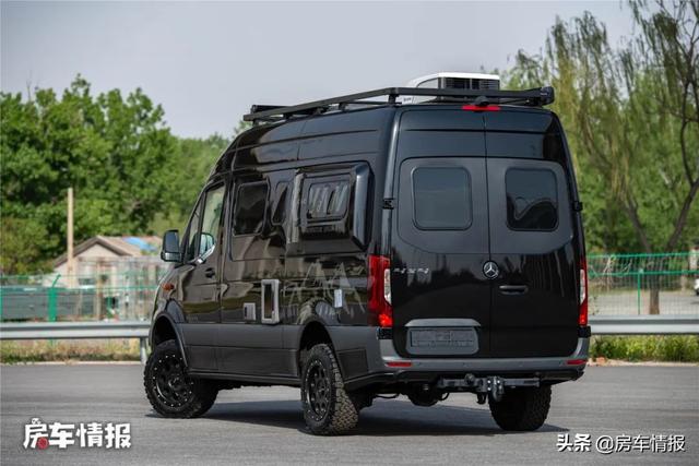 峰值扭矩1000牛米的房车见过么？配4驱厨卫齐全住2人，这品牌够硬