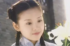 岁月对董洁做了什么？年轻时如百合般清纯美好，如今难掩憔悴显老图片