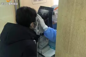 为增加抵抗力 大叔一日三餐牛奶加鸡蛋致眼底出血图片