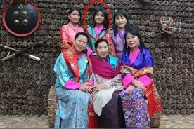 不丹4位王太后好幸福！同胞四姐妹共嫁一夫，平起平坐不宫斗图片