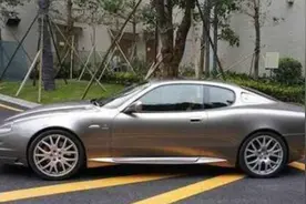 160万豪车停车库吃灰，车主提到就嫌弃：谁要开走，留着嫌丢人图片