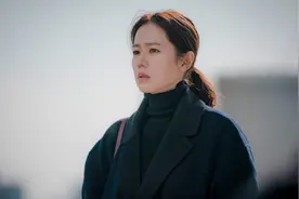 一场姐弟恋让她看清：女人年过45，男人娶你的目的可能只有一个图片