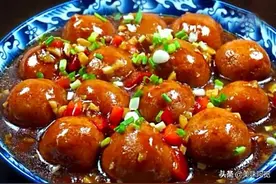 做莲藕丸子时，多加一种食材，丸子外酥里鲜，绵软不油腻图片