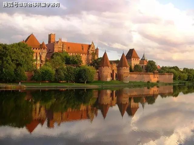 波兰的电压和中国一样么（关于波兰与波兰工签这些你知道吗）