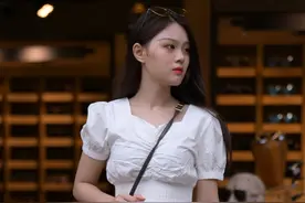 低腰牛仔短裤显矮？搭配短款上衣，显高显瘦还显身姿曼妙图片