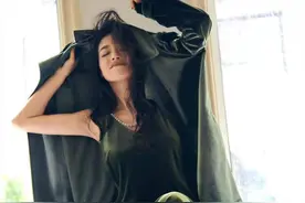 46岁舒淇写真太美了！穿睡衣裙秀大长腿，网友：硬照女王图片