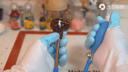 22岁成都女孩耗时半月复原《千与千寻》的水上列车