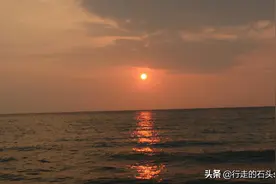 斜阳孤岛西风下，坐听涛声云水间图片