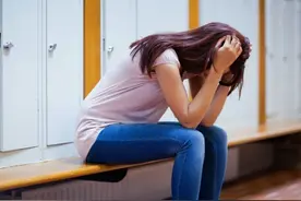 妻子的放纵，让丈夫跟孩子染上艾滋病，生活成了一团乱麻图片