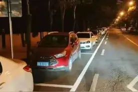 停车位施划在哪里 交警听取百姓意见滨城新增停车位解决大难题图片