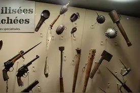 八磅锤、螺纹钢，一战时期那些千奇百怪又残酷的堑壕战武器图片