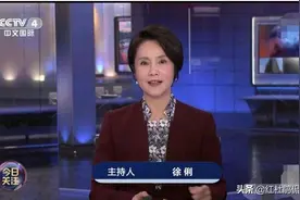 央视主播徐俐久违出镜，临退休状态良好，经典发型有变化仍然优雅图片