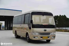 试乘宇通T7商务中巴，V8动力不凡，整车舒适性对得起豪华二字图片