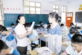 新乡教师张峰家里成了“免费补习班”图片