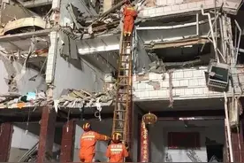 居民区传来刺鼻气味，竟是30吨危化物品，民警惊出一身冷汗图片