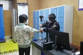 疯狂作案33次！32岁女护士转走70岁老板73万元，老板报警了图片