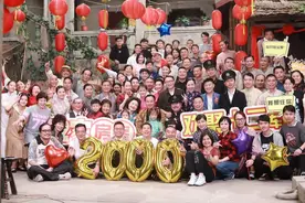 娱塘Video | 开播12年突破2000集，《72家房客》双喜临门图片