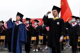 "两院"院士出席、超1.6万毕业生参与！河南这所高校的毕业典礼感动无数人！图片