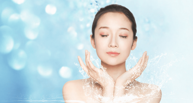 女生为啥擦个身体乳