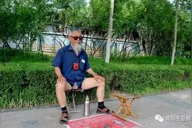 支持摆摊了，南阳人民公园旁的算命“大师”们生意会好吗？图片