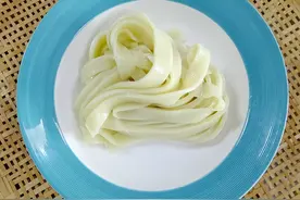 揭秘：不洗面凉皮——回民街酿皮的制作工艺 口感劲道有嚼劲图片