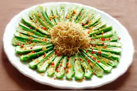 中国菜：蒜蓉秋葵，滑润不腻、香味独特，简单做法图片