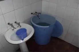 卫生间的一盆水，却让孙子永远消失，只因奶奶的一个“节约”行为图片