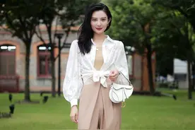 想要拥有一件百搭单品？时髦衬衫必须了解下，外搭内穿都可以图片