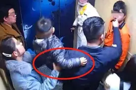 6岁男孩在电梯放屁，路人好心提醒送医检查，医生：还好来得及时图片