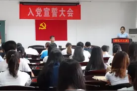 大一新生不是团员能入党吗？这三类学生会优先入党，要做好这几点图片