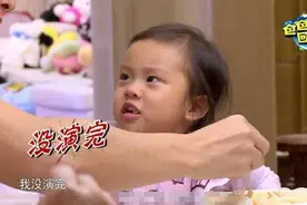 发现孩子假哭，爸妈应该怎么办？贾乃亮：演够了吗，快吃饭图片