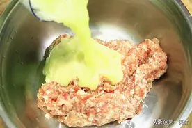 饺子馅怎么调最好吃？饭店不外传的调馅配方，做好这3步又鲜又香图片