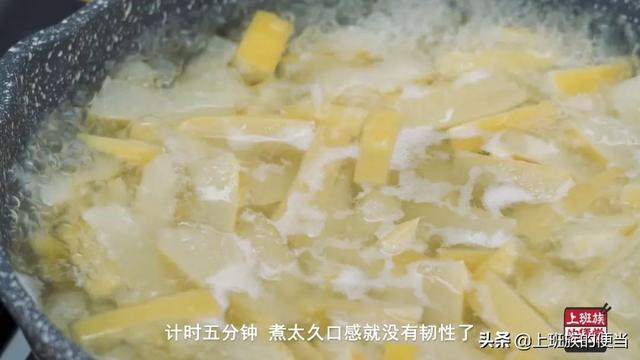 柚子吃完皮别扔，教你在家做柚子糖，好吃不上火，天然润喉糖
