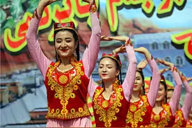 新疆习俗文化：不同民族的见面礼，一定要注意这些细节图片