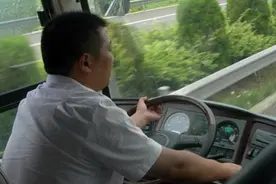 探秘边缘职业：醉酒代驾月赚8000元图片