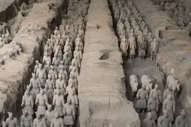 兵马俑是秦始皇用活人烧制的？兵马俑裂开后，专家揭开谜团图片